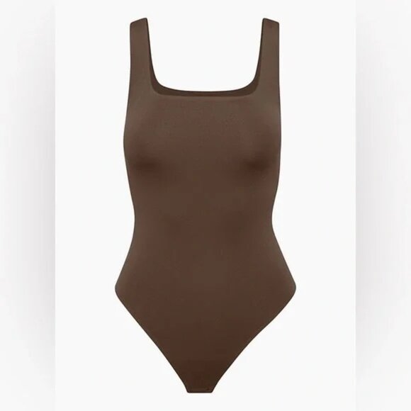 Aritzia Tops - Aritzia Babaton Contour Tank Bodysuit in size S!
